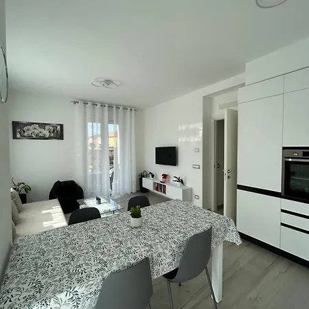 Rajmonda Apartament Luino