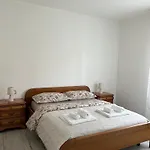 Rajmonda 아파트